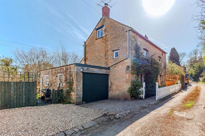 4 Bedroom Detached House For Sale In Post Office Lane, Draycott, GL56