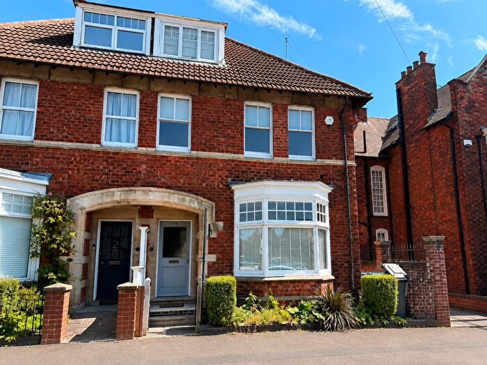 4 Bedroom Semi-Detached House To Rent In The Drive, Kettering, NN15