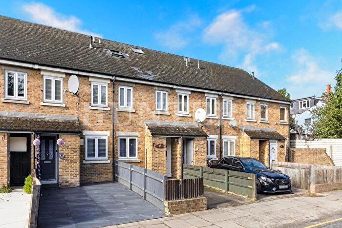 3 Bedroom House For Sale In Spondon Road, London, N15