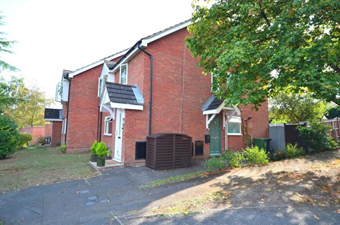2 Bedroom Maisonette For Sale In Chilham Close, Frimley, GU16