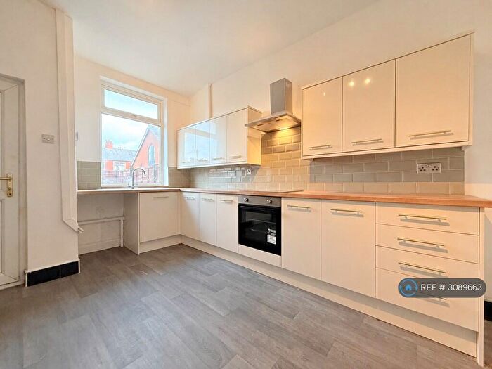 2 Bedroom Semi-Detached House To Rent In Oldham Road, Failsworth, Manchester, M35