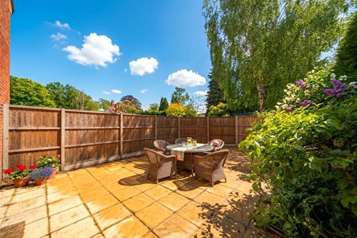 Maisonette To Rent In Horsell, Woking, Surrey, GU21