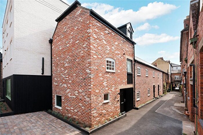 2 Bedroom Detached House For Sale In Harts Yard, Farnham, GU9