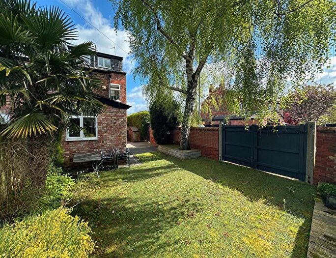 3 Bedroom End Of Terrace House For Sale In Moss Lane, Altrincham, WA15
