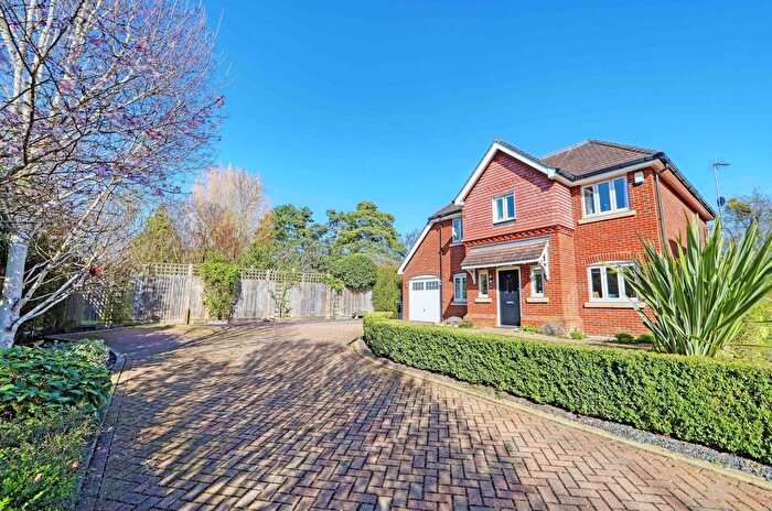 4 Bedroom Detached House For Sale In Henden Mews, Maidenhead, SL6