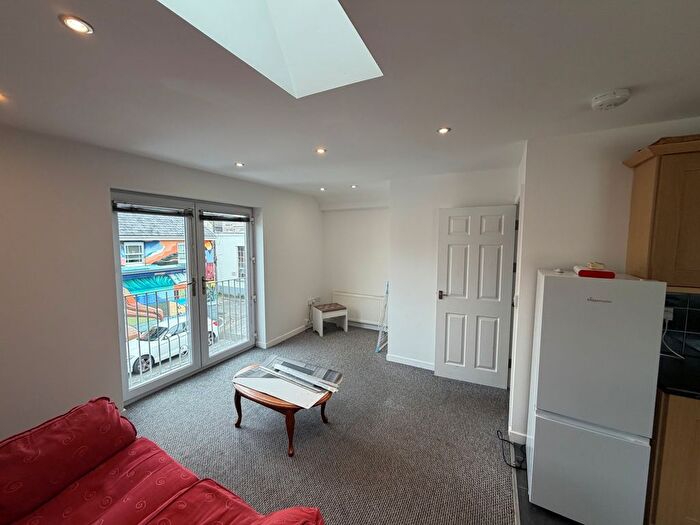 2 Bedroom Flat To Rent In Francis Street, Swansea, West Glamorgan, SA1