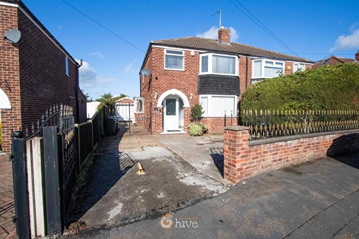 3 Bedroom Semi-Detached House For Sale In St Oswalds Drive, Edenthorpe, Doncaster, DN3