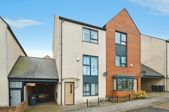 5 Bedroom Semi-Detached House For Sale In William Way, Birmingham, B19