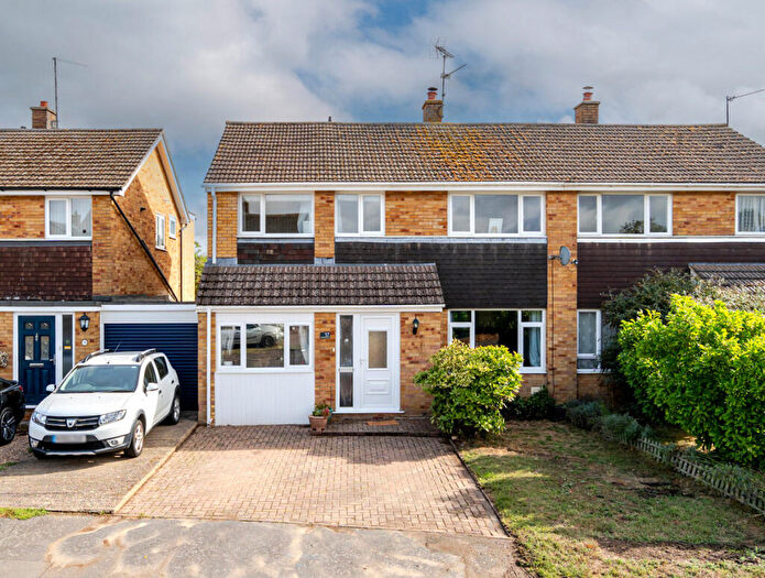 4 Bedroom Semi-Detached House For Sale In Eastfield Crescent Yardley Gobion, Towcester, NN12
