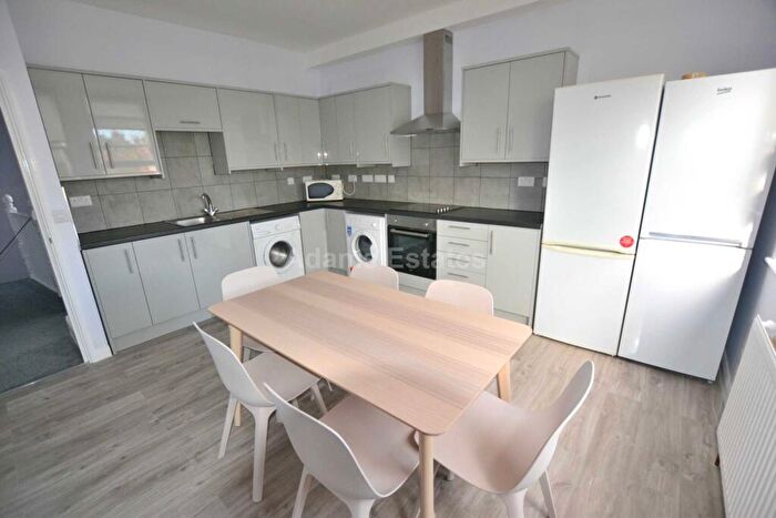 5 Bedroom Flat To Rent In Redlands Road, Reading, RG1