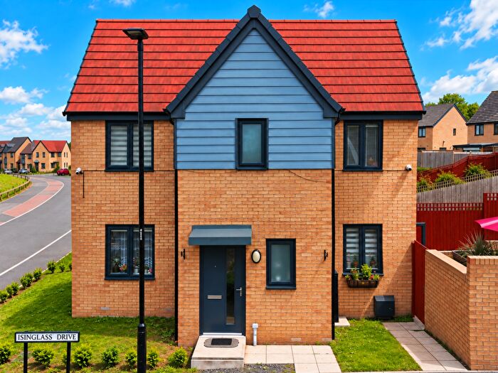 3 Bedroom Semi-Detached House For Sale In Isinglass Drive Edlington, Edlington, Doncaster, DN12