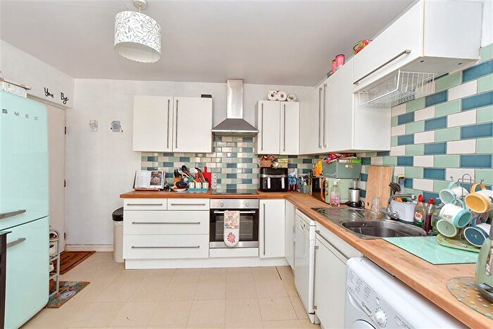 1 Bedroom Flat For Sale In South Road, Faversham, Kent, ME13