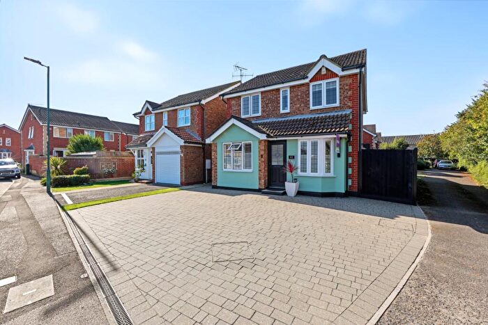 3 Bedroom Detached House For Sale In Ten Acre Way, Rainham - Guide Price £, - £, ME8