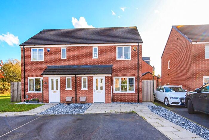 3 Bedroom Semi-Detached House For Sale In Kingfisher Way, Dewsbury, WF12