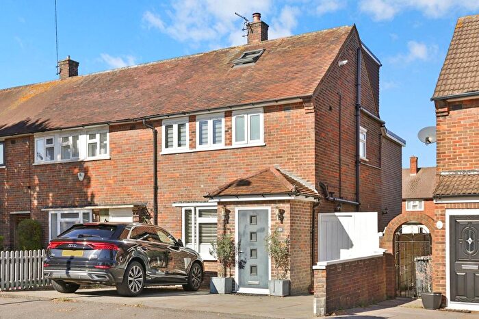 4 Bedroom End Of Terrace House For Sale In Aycliffe Road, Borehamwood, Hertfordshire, WD6