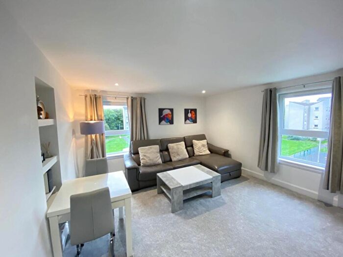 2 Bedroom Flat To Rent In Kingsknowe Court, Edinburgh, EH14