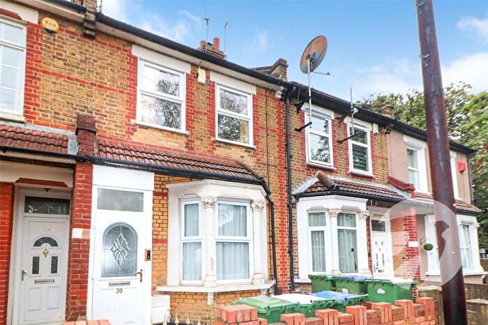 3 Bedroom Detached House For Sale In Alford Road, Erith, DA8