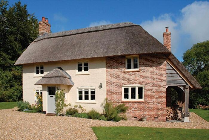 3 Bedroom Detached House To Rent In Farringdon, Hampshire, GU34