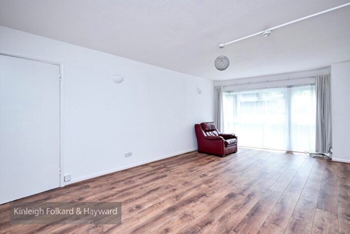 2 Bedroom Flat To Rent In Windsor Court, London, N14