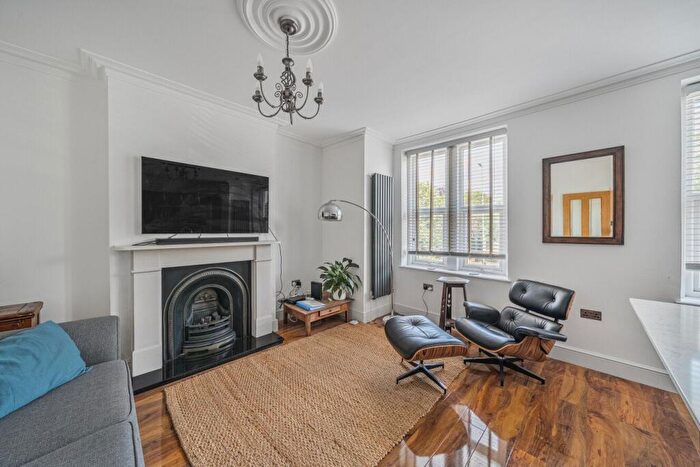 2 Bedroom Flat To Rent In Croydon Road, Beckenham, Kent, BR3