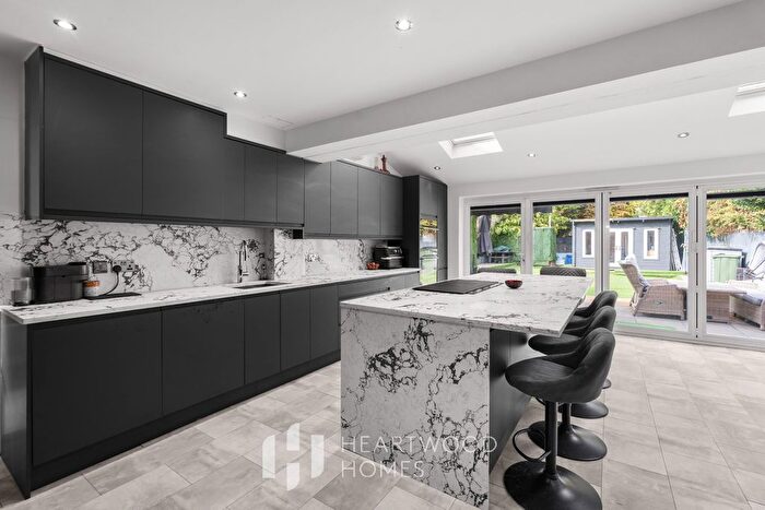 3 Bedroom Semi-Detached House For Sale In Cavan Drive, St. Albans, AL3