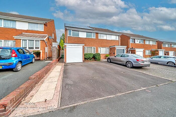 3 Bedroom Semi-Detached House For Sale In School Street, Walsall, WS4