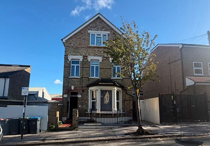 1 Bedroom Studio For Sale In Flat, Borough Hill, Croydon, Surrey, CR0