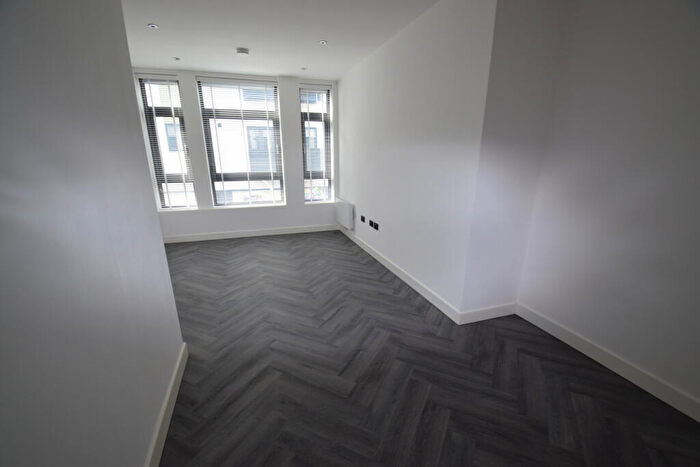 2 Bedroom Flat To Rent In - High Street, SS1