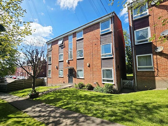 2 Bedroom Flat For Sale In Welton Court, Off Welton Grove, Hyde Park, Leeds, LS6