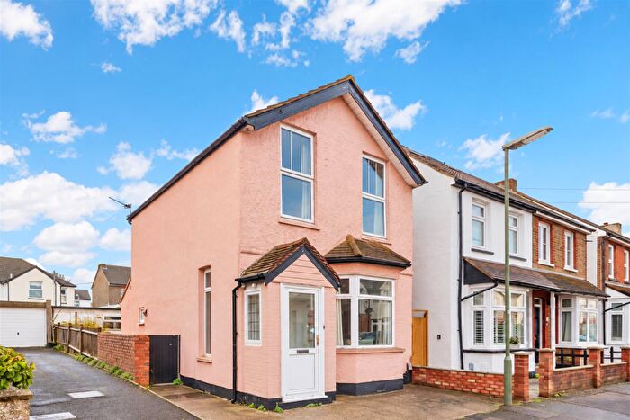 2 Bedroom Detached House For Sale In Diceland Road, Banstead, SM7