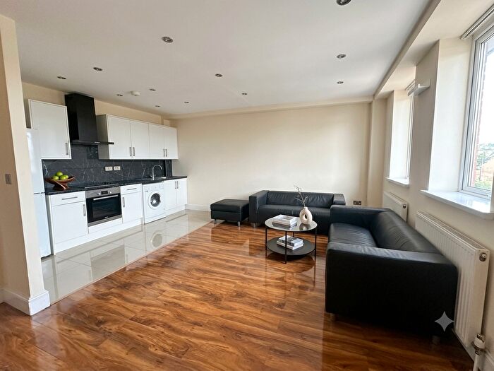 2 Bedroom Flat To Rent In Hounslow, TW5