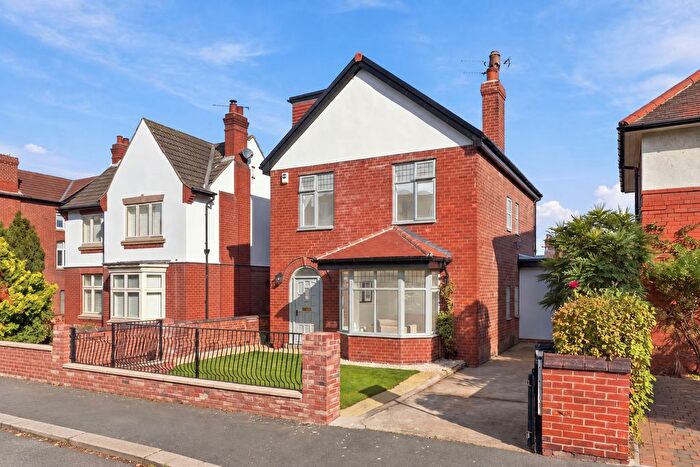 4 Bedroom Detached House For Sale In Axholme Road, Doncaster, DN2