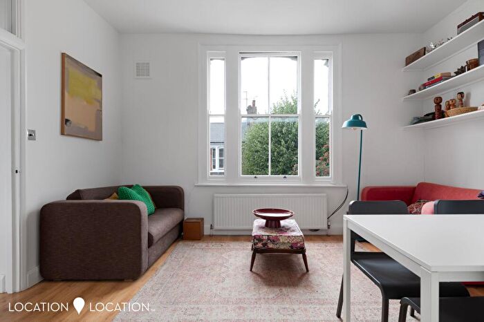 2 Bedroom Flat For Sale In Stavordale Road, London, N5