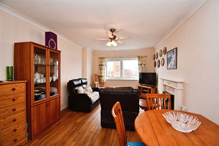 2 Bedroom Flat For Sale In Albion Court, Anlaby Common, Hull, HU4