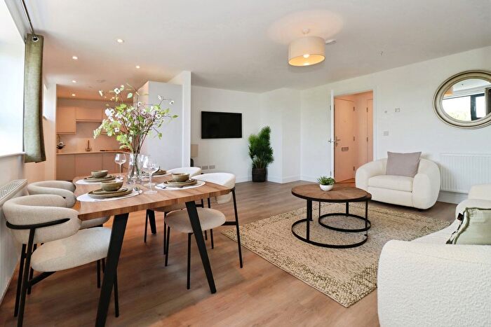 2 Bedroom Flat To Rent In Old Gloucester Road, Bristol, BS16
