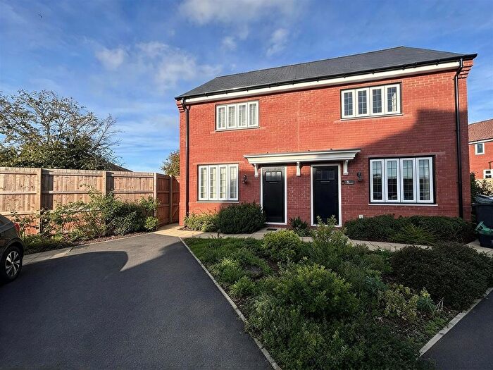 2 Bedroom Semi-Detached House To Rent In Pardon Rise, Exeter, EX1