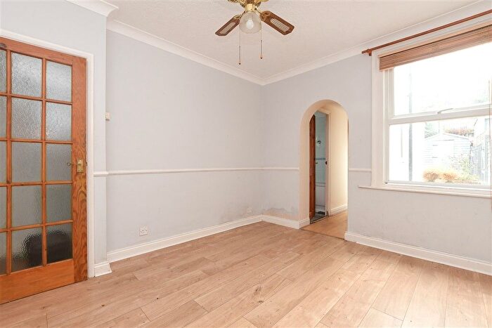 3 Bedroom End Of Terrace House For Sale In Glovers Road, Reigate, Surrey, RH2