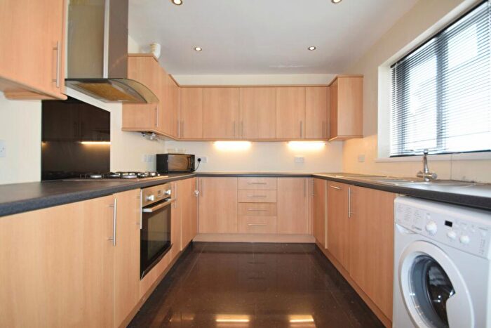 4 Bedroom House To Rent In Treharris Street, Cardiff, CF24