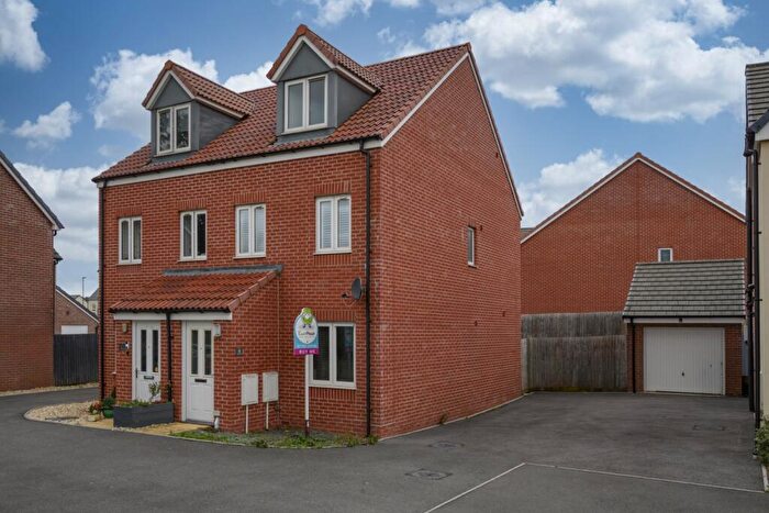 3 Bedroom Semi-Detached House For Sale In Clitchbury Close, Coate, Swindon, SN3