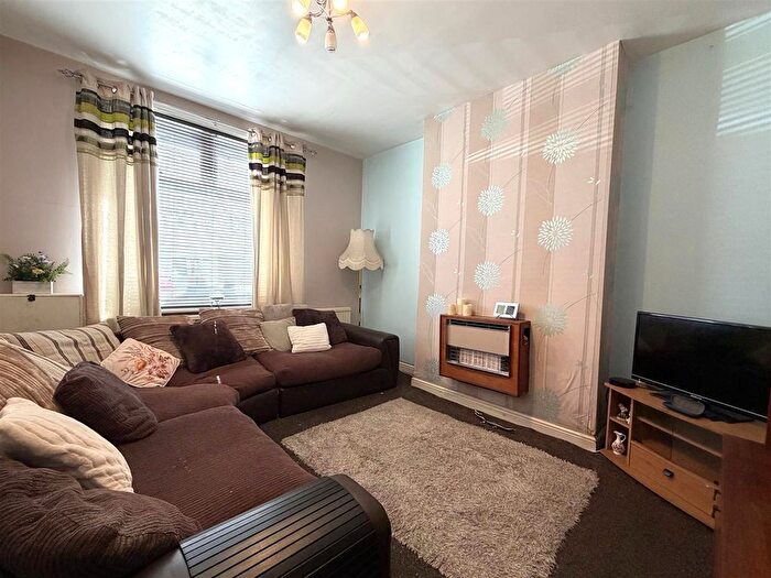 2 Bedroom End Of Terrace House For Sale In Manchester Road, Westhoughton, Bolton, BL5