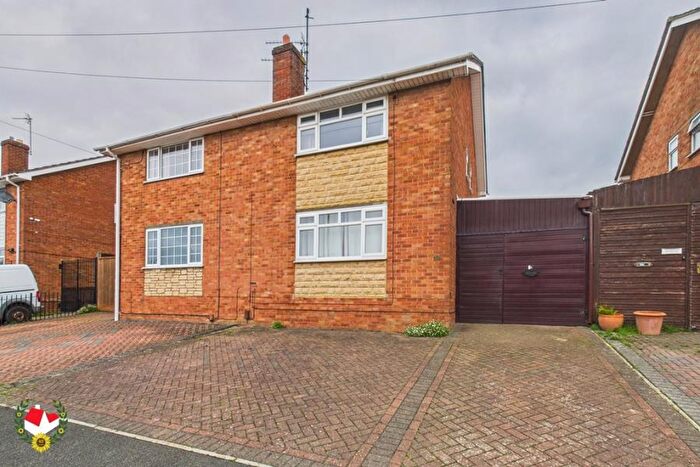 3 Bedroom Semi-Detached House To Rent In Hendingham Close, Tuffley, Gloucester, GL4