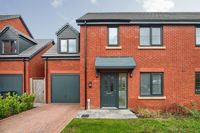 4 Bedroom Semi-Detached House For Sale In The Woodlands, Oldbury, B68