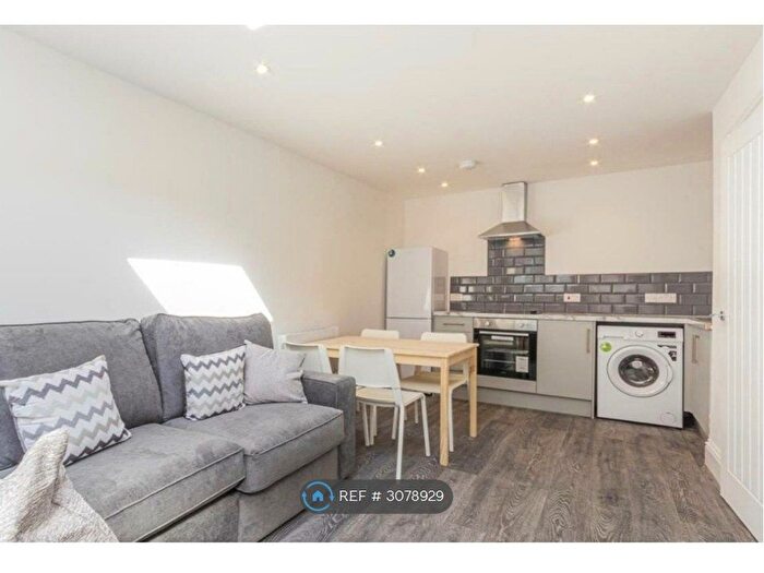 3 Bedroom Maisonette To Rent In City Road, Cardiff, CF24