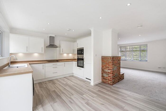 3 Bedroom Bungalow For Sale In Vicarage Road, Yalding, Maidstone, ME18
