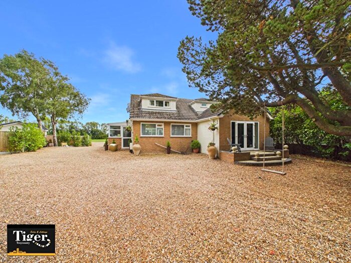 4 Bedroom Detached Bungalow For Sale In Division Lane, Blackpool, FY4