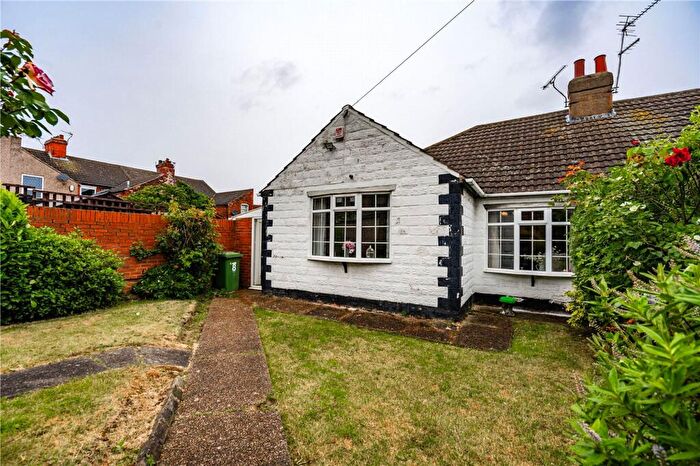 2 Bedroom Semi-Detached Bungalow For Sale In Pyewipe Bungalows, Grimsby, DN31
