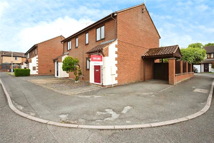 3 Bedroom Semi-Detached House For Sale In North Star Drive, Leighton Buzzard, Bedfordshire, LU7