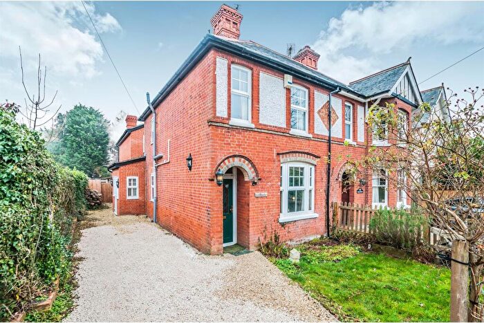 3 Bedroom Semi-Detached House For Sale In Furze Platt Road, Maidenhead, SL6