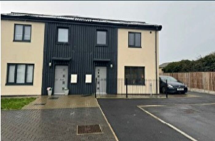 3 Bedroom Property To Rent In Felin Dir, Valley, LL65