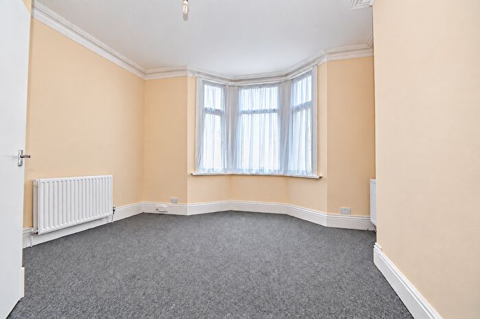 2 Bedroom Flat To Rent In Riverdale Road, Erith, DA8